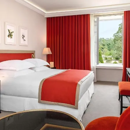 ホテル Chateau Saint-jean, Relais & Chateaux モンリュソン