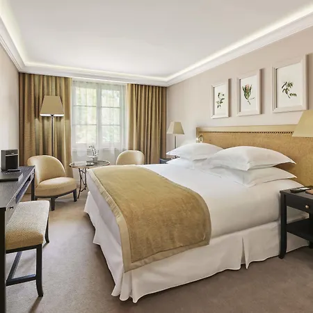 Chateau Saint-jean, Relais & Chateaux モンリュソン