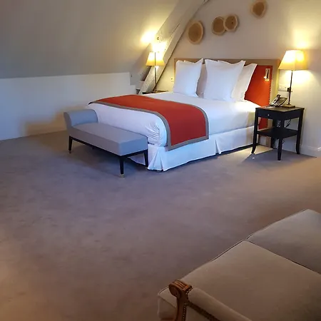 ホテル Chateau Saint-jean, Relais & Chateaux モンリュソン