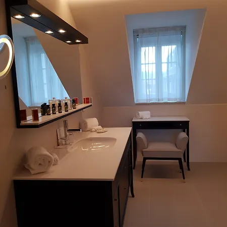 Chateau Saint-jean, Relais & Chateaux ホテル モンリュソン