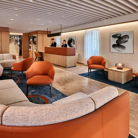 Chateau Saint-jean, Relais & Chateaux ホテル モンリュソン