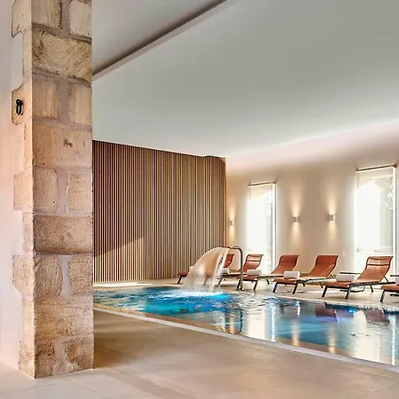 Chateau Saint-jean, Relais & Chateaux 5* モンリュソン