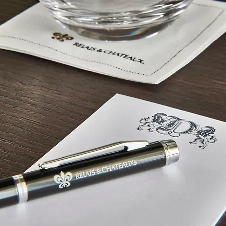 Chateau Saint-jean, Relais & Chateaux ホテル モンリュソン