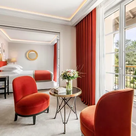 Chateau Saint-jean, Relais & Chateaux ホテル モンリュソン