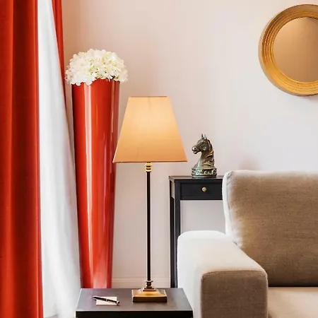 Chateau Saint-jean, Relais & Chateaux ホテル モンリュソン