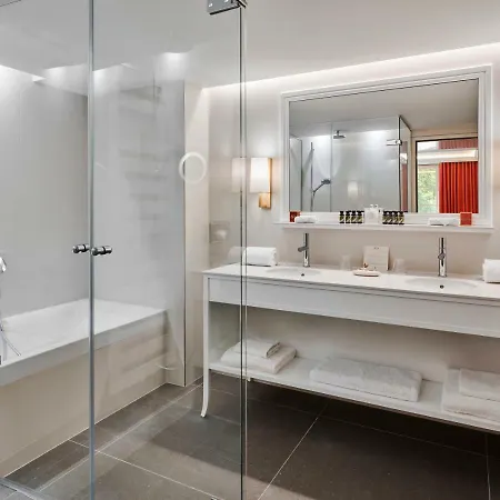 ホテル Chateau Saint-jean, Relais & Chateaux モンリュソン