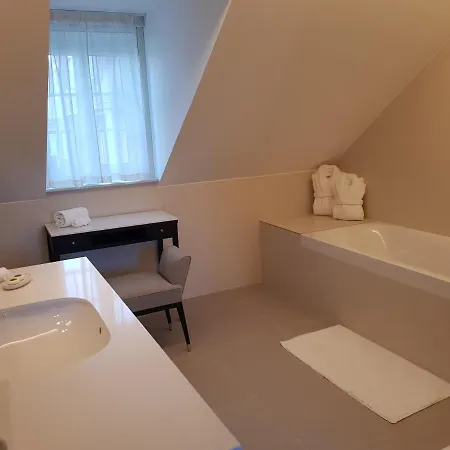 Chateau Saint-jean, Relais & Chateaux モンリュソン