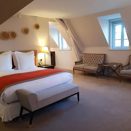 Chateau Saint-jean, Relais & Chateaux ホテル モンリュソン
